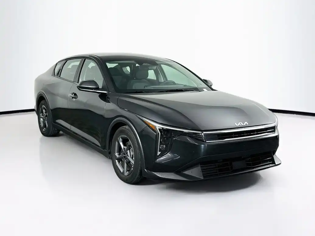 2025 Kia K4 LXS AT's photo