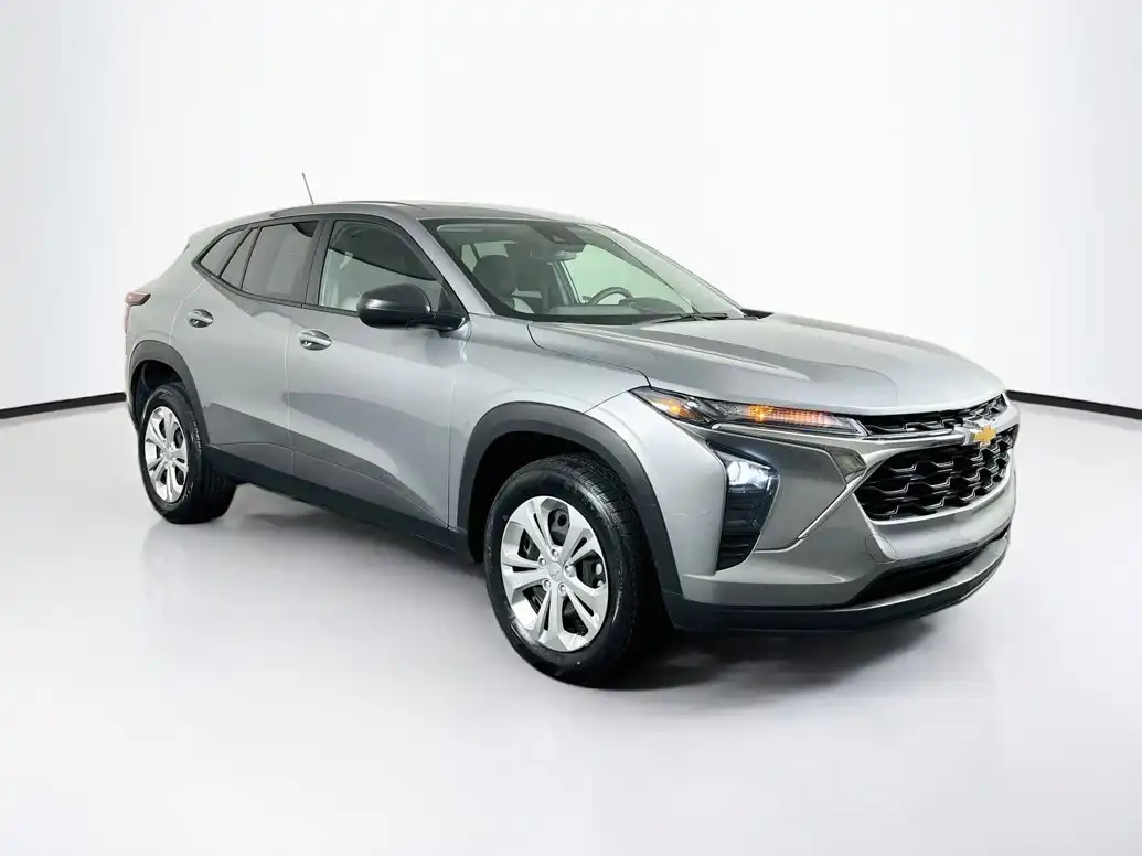 2025 Chevrolet Trax LS's photo