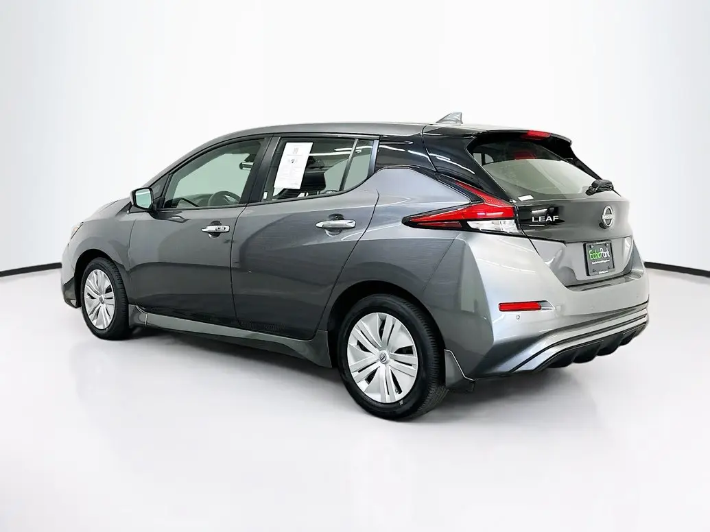 2025 Nissan Leaf S photo 5