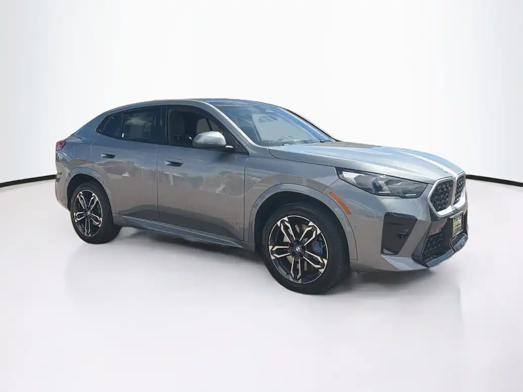 2025 BMW X2 xDrive28i's photo