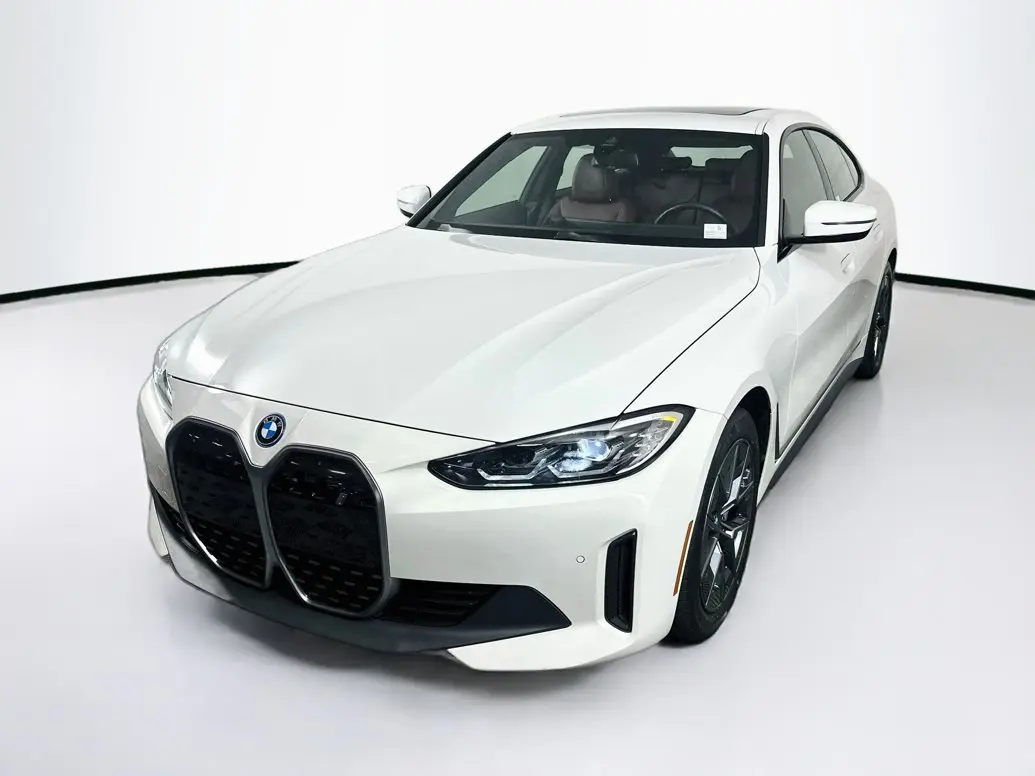 2023 BMW i4 eDrive35 photo 3
