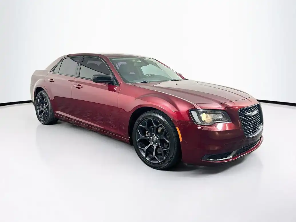 2019 Chrysler 300 Touring's photo
