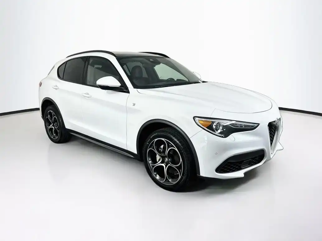 2023 Alfa Romeo Stelvio Ti AWD's photo