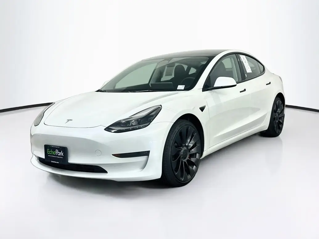 2023 Tesla Model 3 Performance photo 3