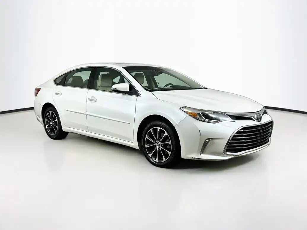 2017 Toyota Avalon XLE Plus's photo