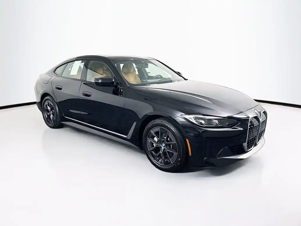 2023 BMW i4 eDrive35's photo