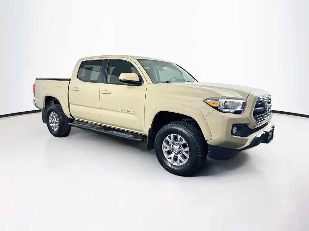 2017 Toyota Tacoma SR5 Double Cab 4WD V6 Auto Short Bed's photo
