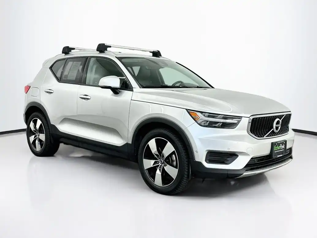 2019 Volvo XC40 T5 Momentum AWD's photo