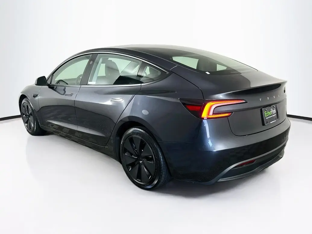 2025 Tesla Model 3 Long Range photo 5