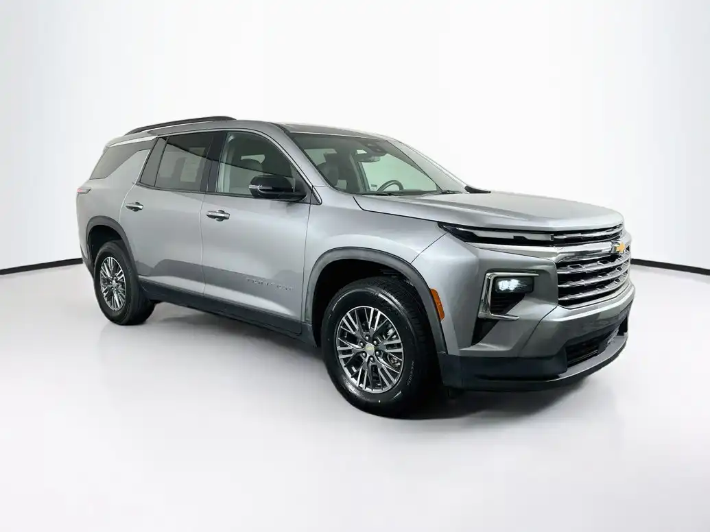 2025 Chevrolet Traverse LT FWD's photo