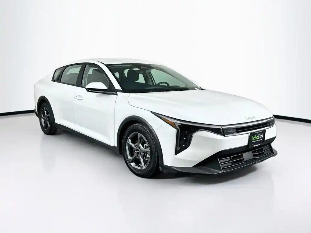 2025 Kia K4 LXS AT's photo