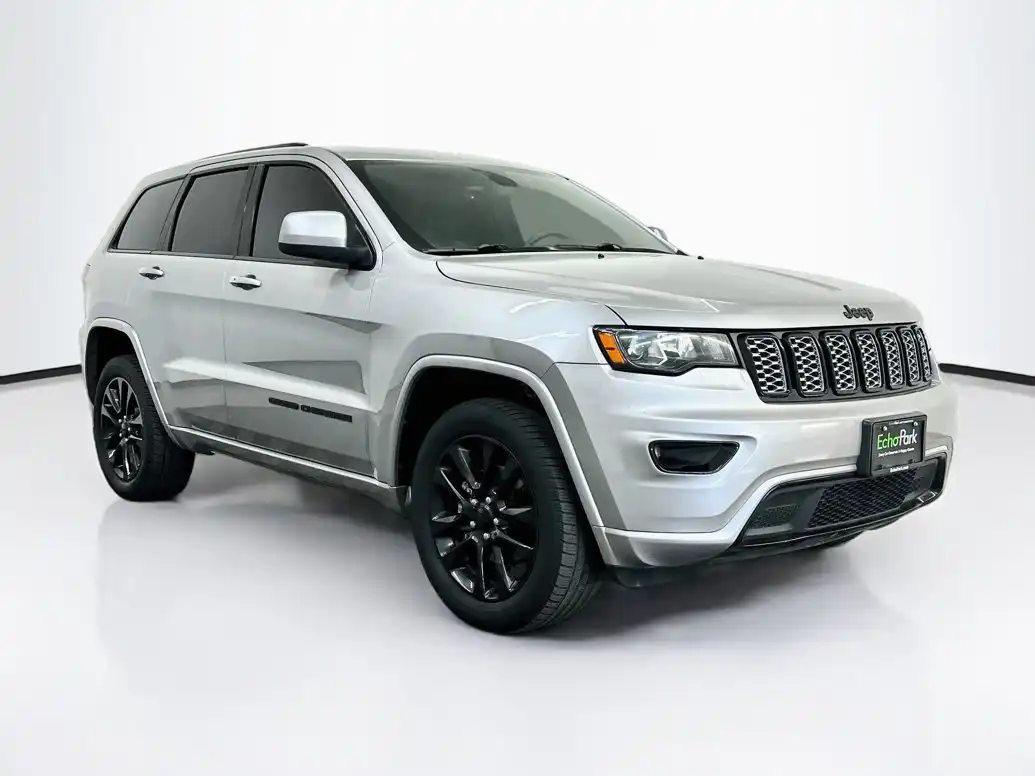 2017 Jeep Grand Cherokee Altitude 4WD's photo