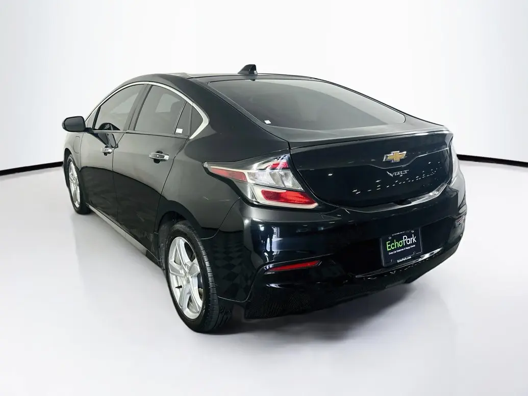 2017 Chevrolet Volt LT photo 5