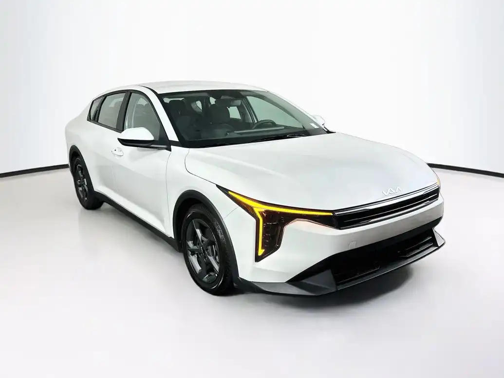 2025 Kia K4 LXS AT's photo