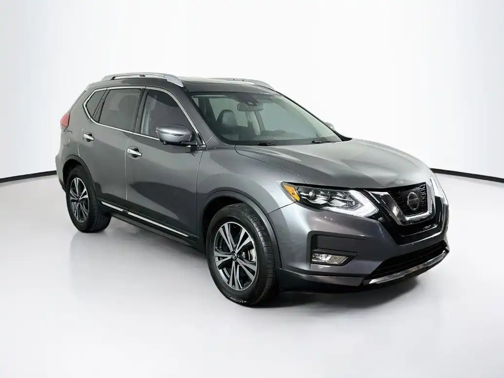 2017 Nissan Rogue SL FWD's photo