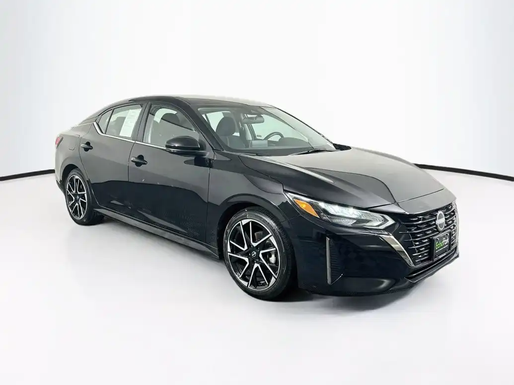 2025 Nissan Sentra SR CVT's photo