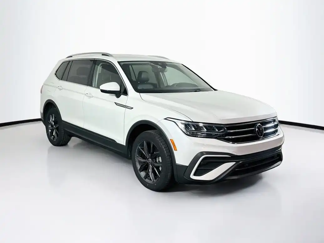 2023 Volkswagen Tiguan 2.0T SE's photo