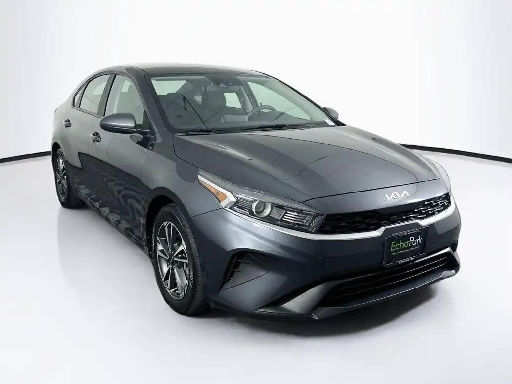 2023 Kia Forte LXS AT's photo