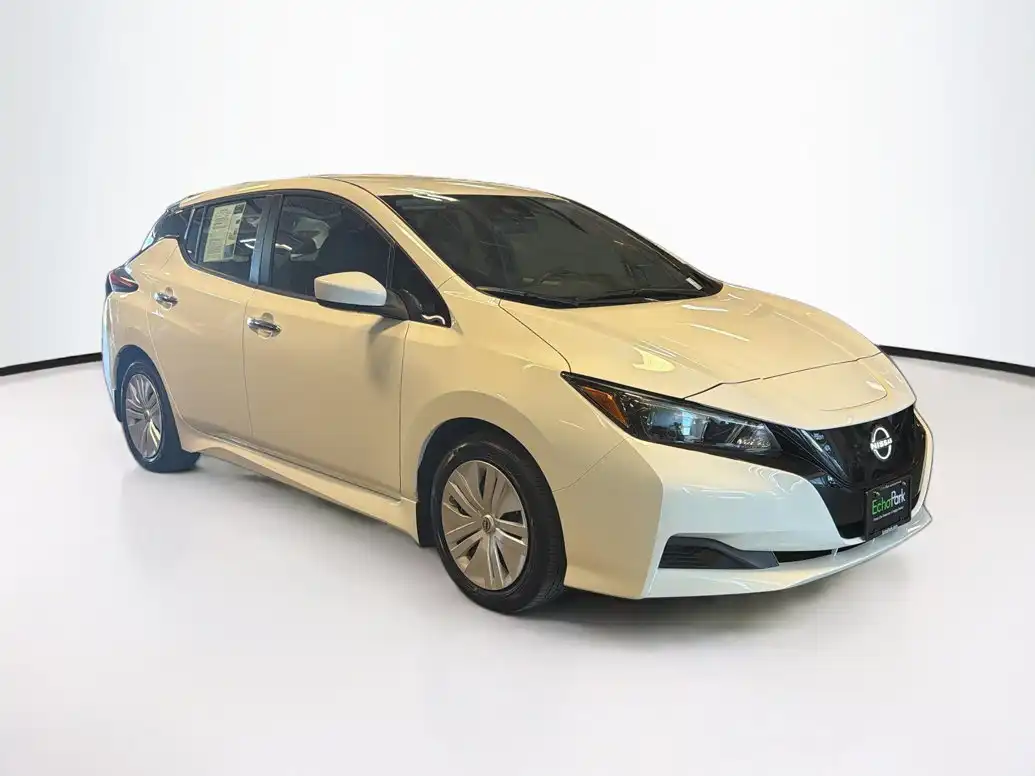 2025 Nissan Leaf S's photo