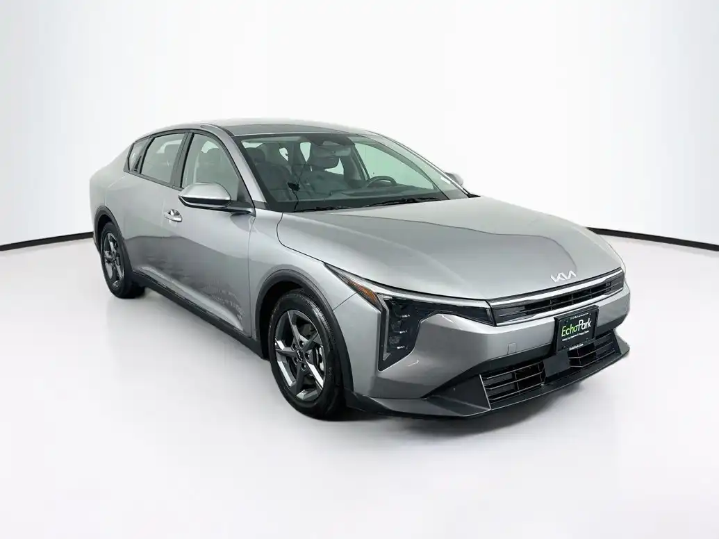 2025 Kia K4 LXS Auto's photo