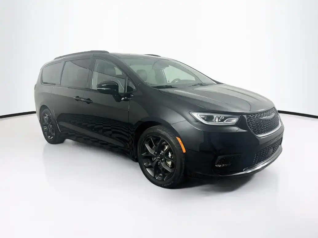 2025 Chrysler Pacifica Limited's photo