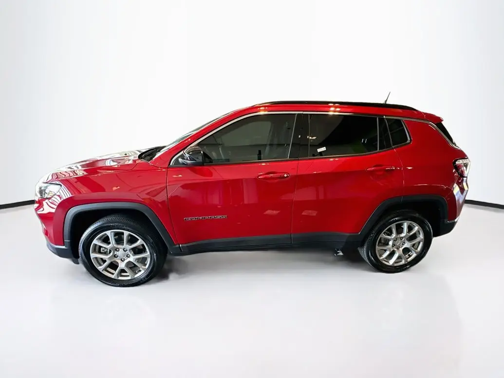 2023 Jeep Compass Latitude Lux 4X4 photo 4