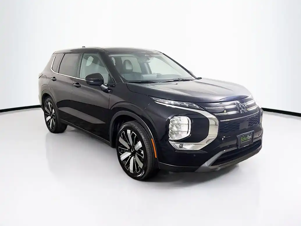 2025 Mitsubishi Outlander SE 2WD's photo