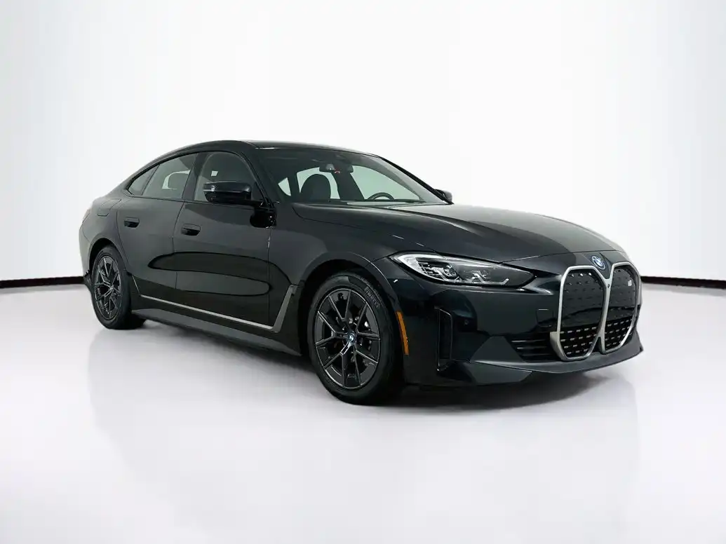 2023 BMW i4 eDrive35's photo