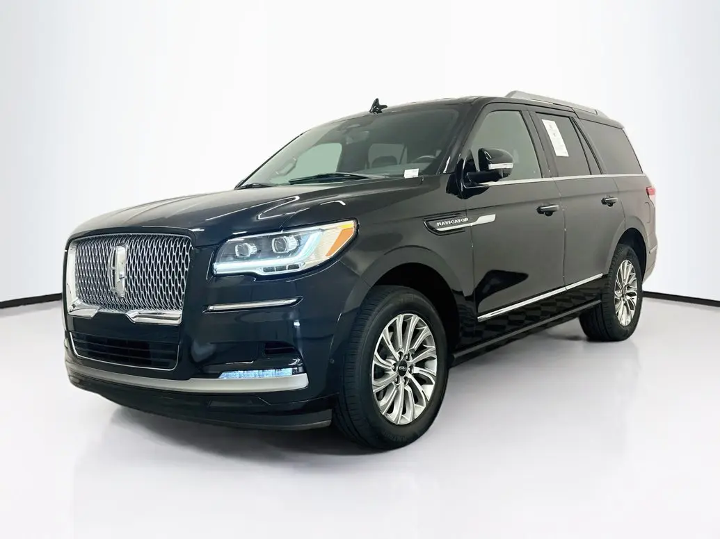 2024 Lincoln Navigator Premiere AWD photo 3