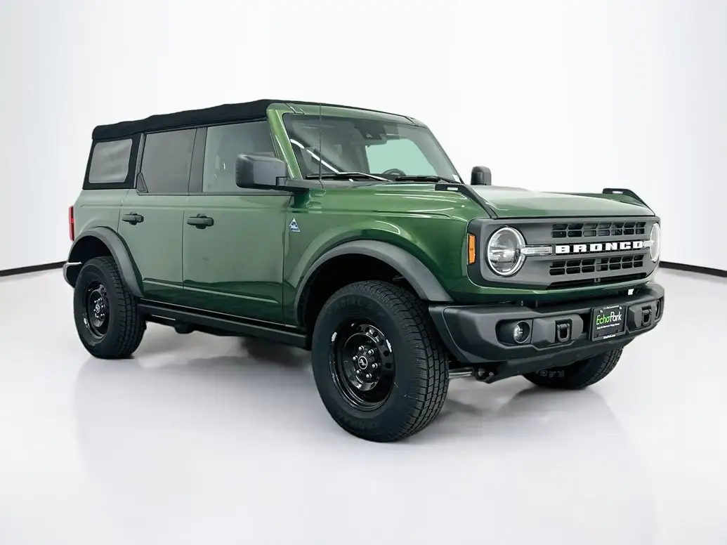 2023 Ford Bronco Black Diamond 4WD photo 1