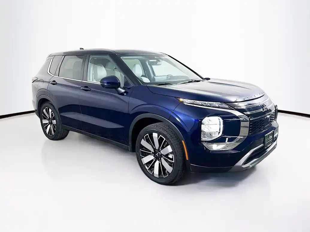 2025 Mitsubishi Outlander SE 2WD's photo