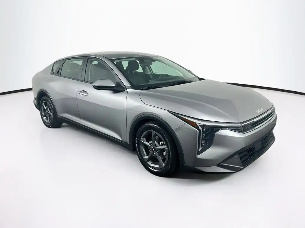2025 Kia K4 LXS Auto's photo