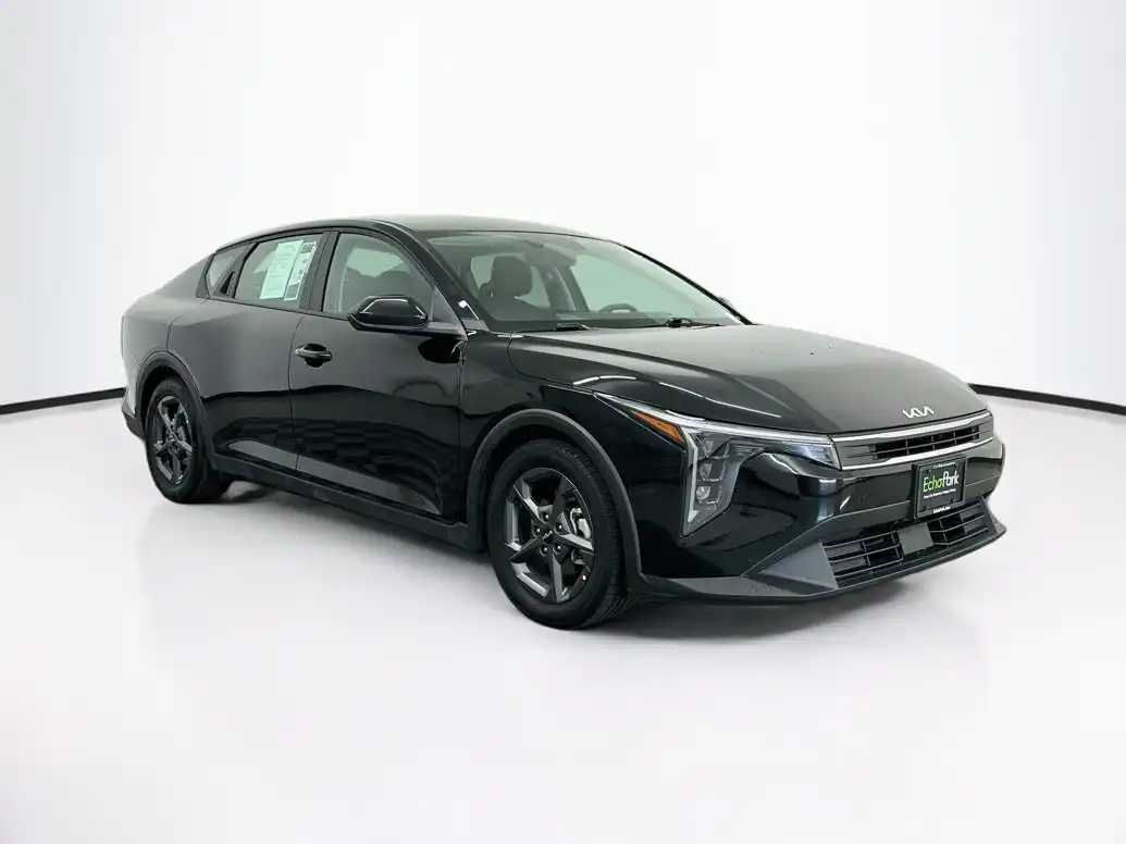 2025 Kia K4 LXS AT's photo