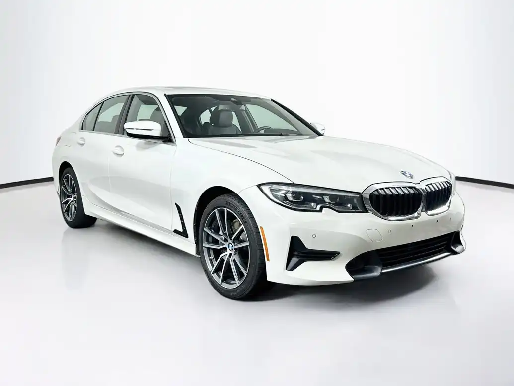 2019 BMW 3 Series 330i xDrive Sedan's photo