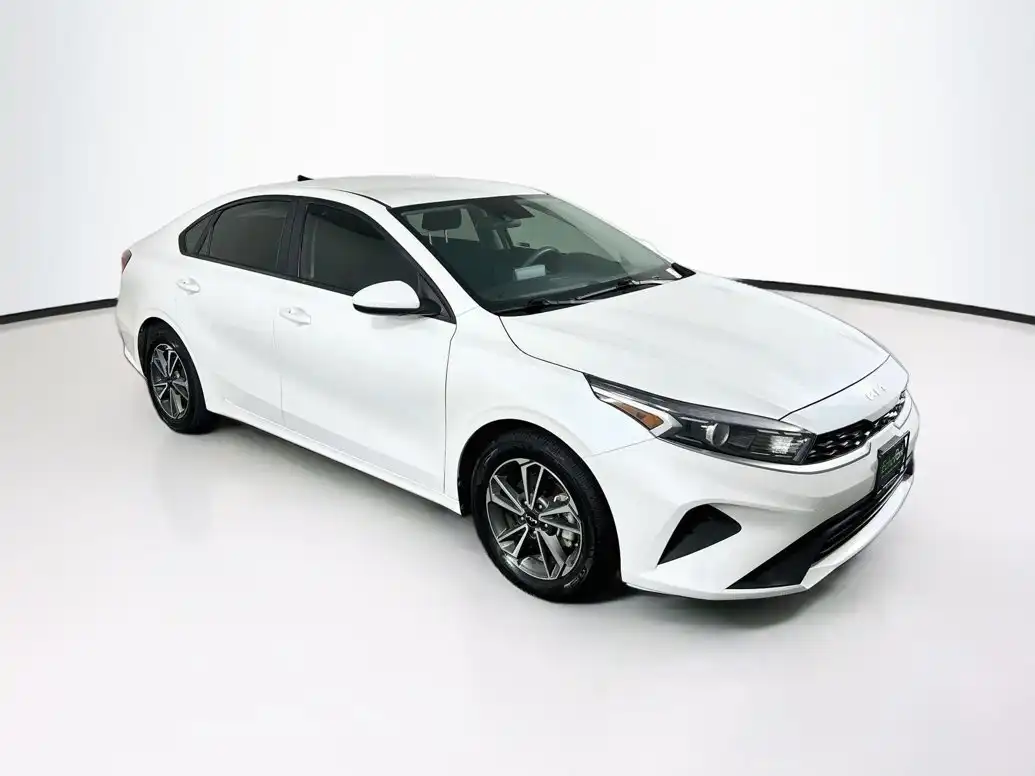 2022 Kia Forte LXS Auto's photo