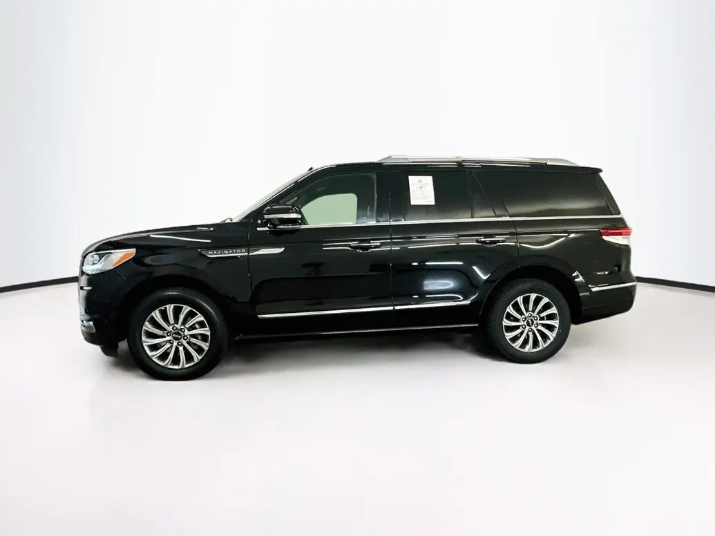 2024 Lincoln Navigator Premiere AWD photo 4