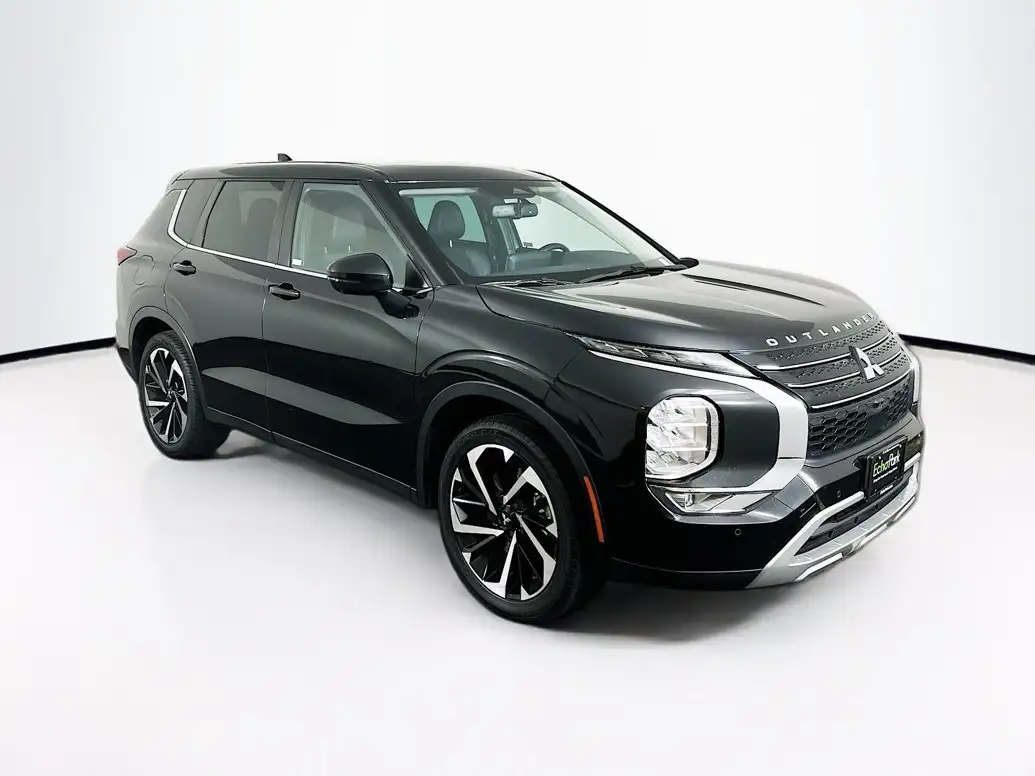 2023 Mitsubishi Outlander SE 2WD's photo