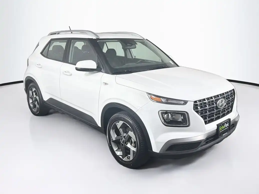 2025 Hyundai Venue SEL IVT's photo