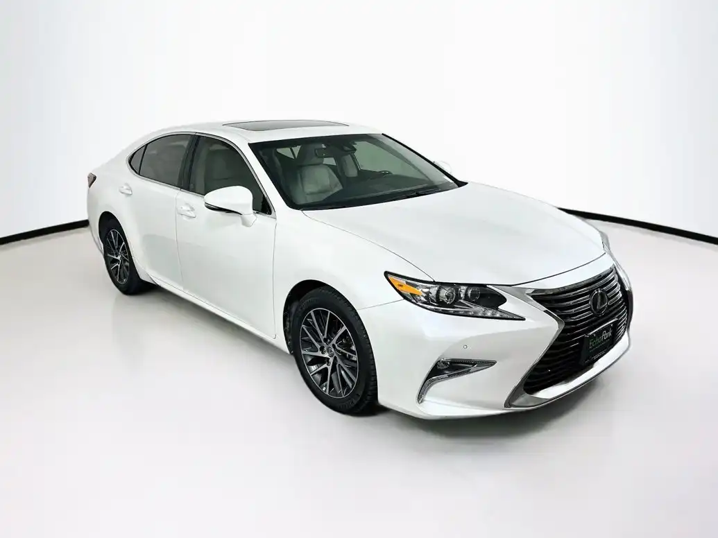 2017 Lexus ES 350 350's photo