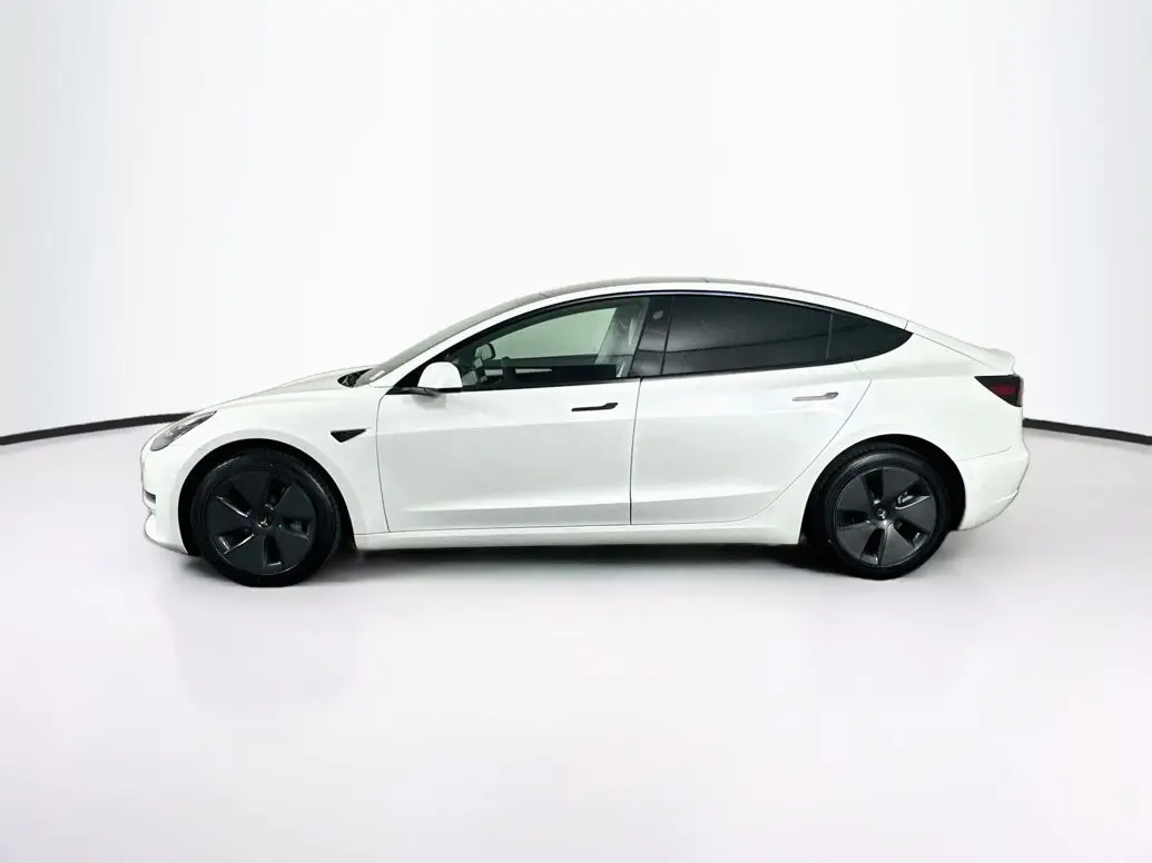 2022 Tesla Model 3 Standard Range Plus photo 4