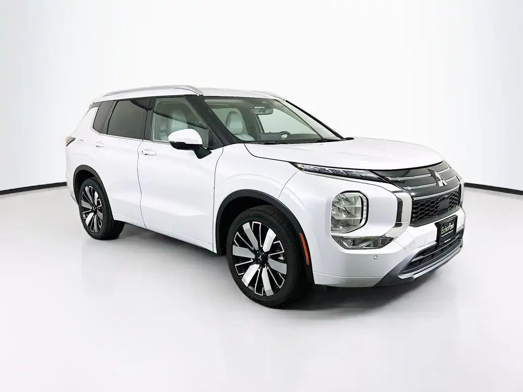 2025 Mitsubishi Outlander SEL 2WD's photo