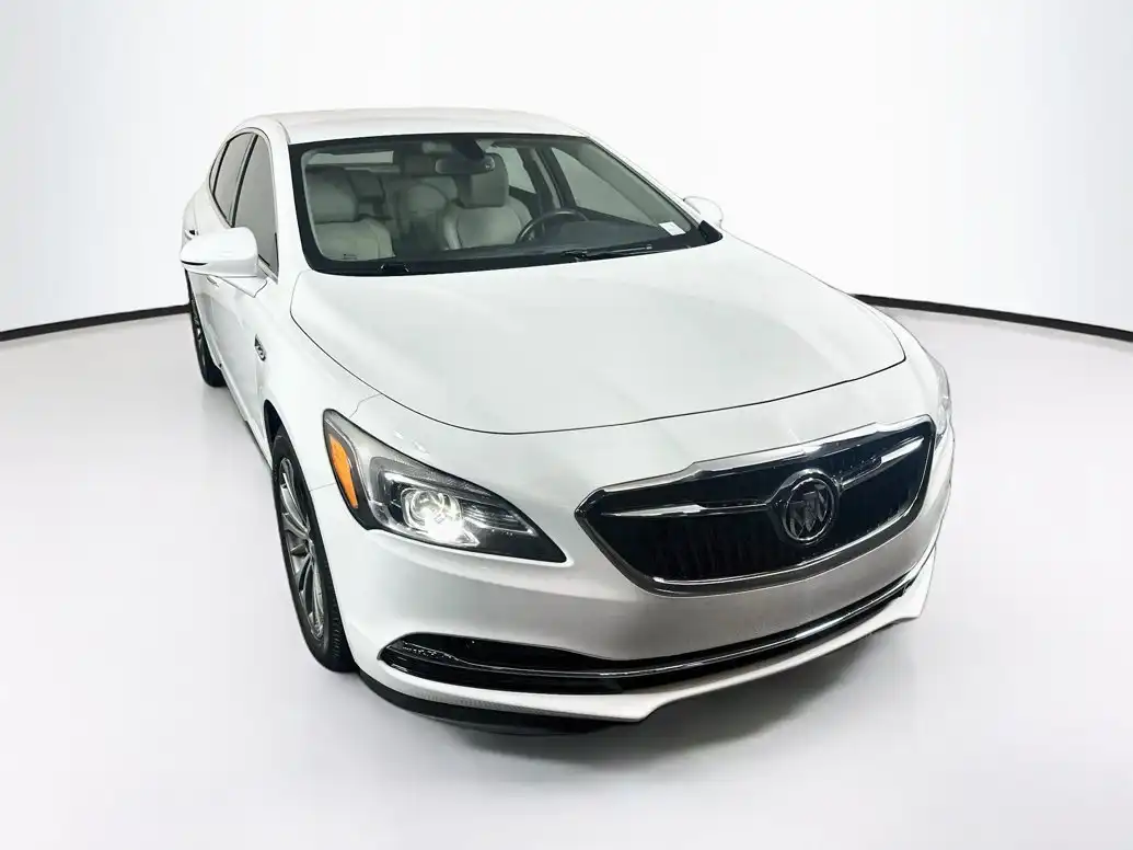 2019 Buick LaCrosse Preferred's photo