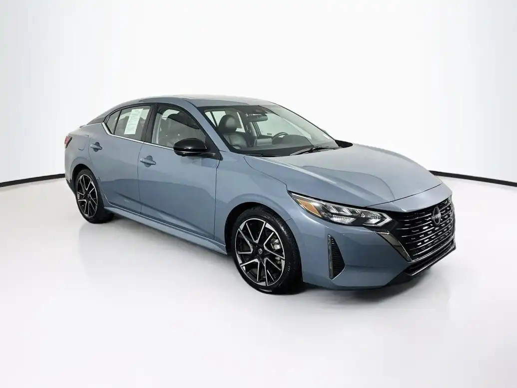 2025 Nissan Sentra SR CVT's photo