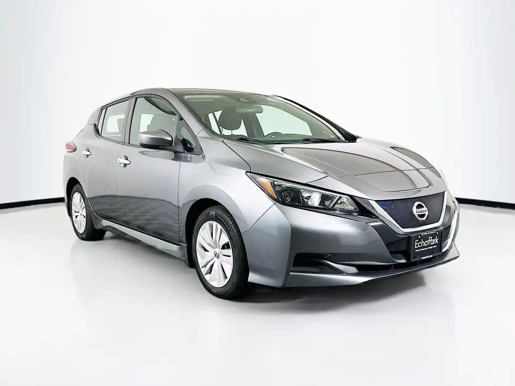 2022 Nissan Leaf S's photo