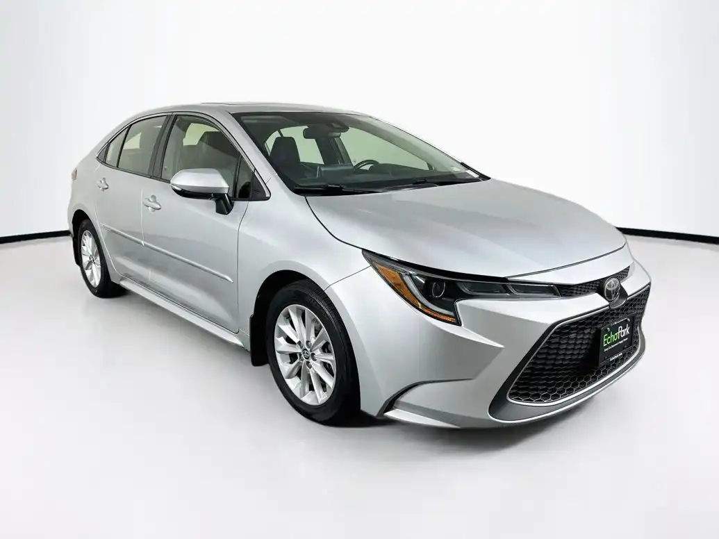 2020 Toyota Corolla XLE AT's photo