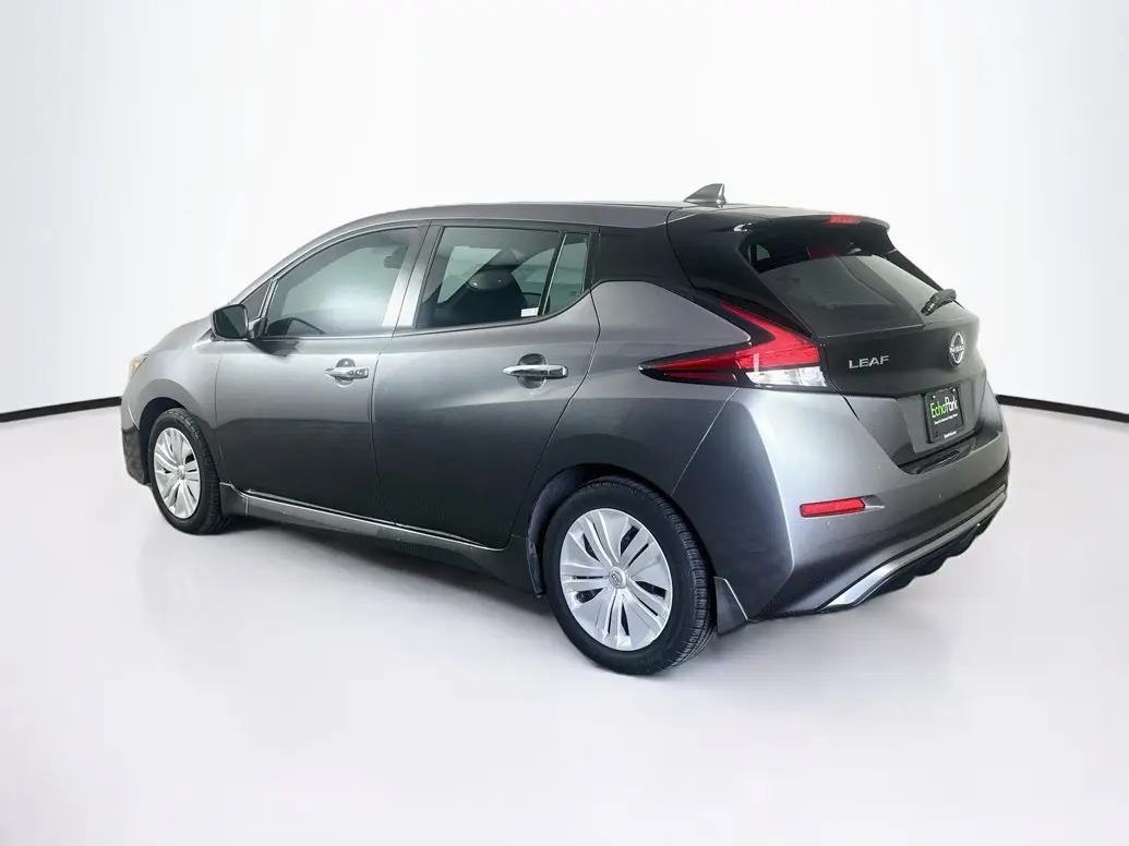 2023 Nissan Leaf S photo 5