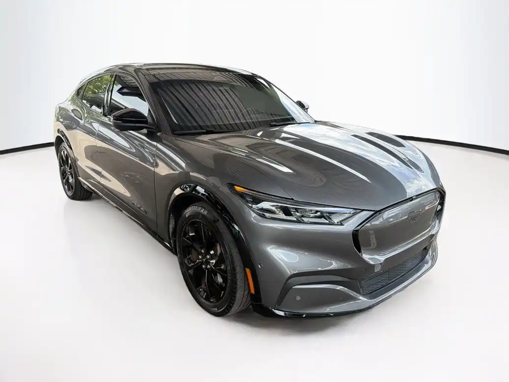 2023 Ford Mustang-Mach-e Premium's photo