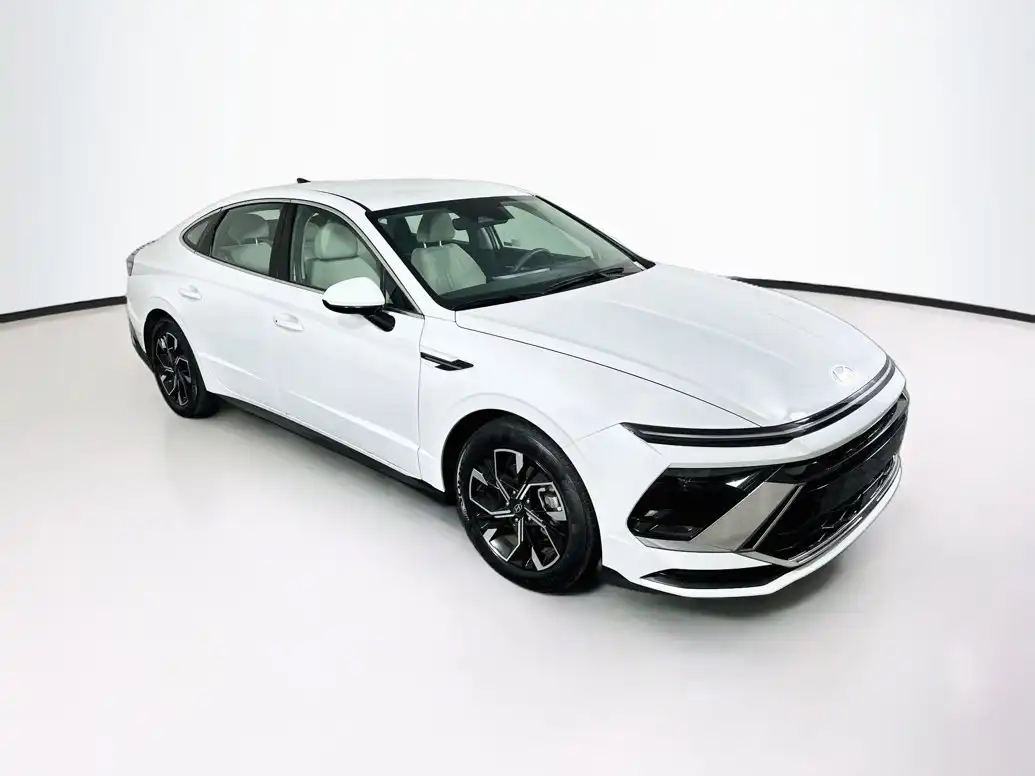 2025 Hyundai Sonata SEL's photo