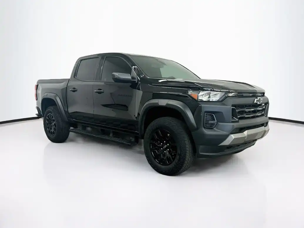 2025 Chevrolet Colorado 4WD Crew Cab Short Box Trail Boss's photo