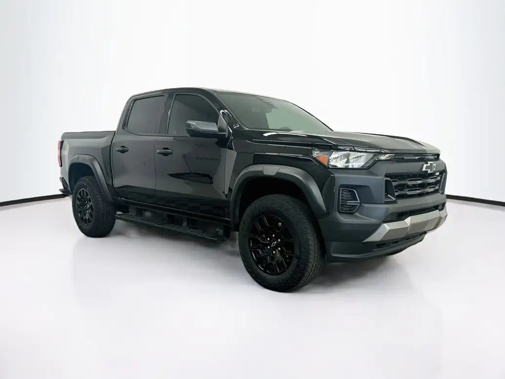 2025 Chevrolet Colorado 4WD Crew Cab Short Box Trail Boss's photo